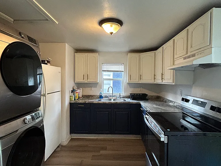 325 NE 18th St — Photo 9