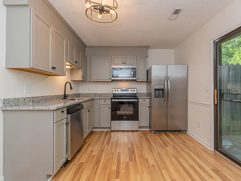 2019 Ball Park Rd #H — Photo 2