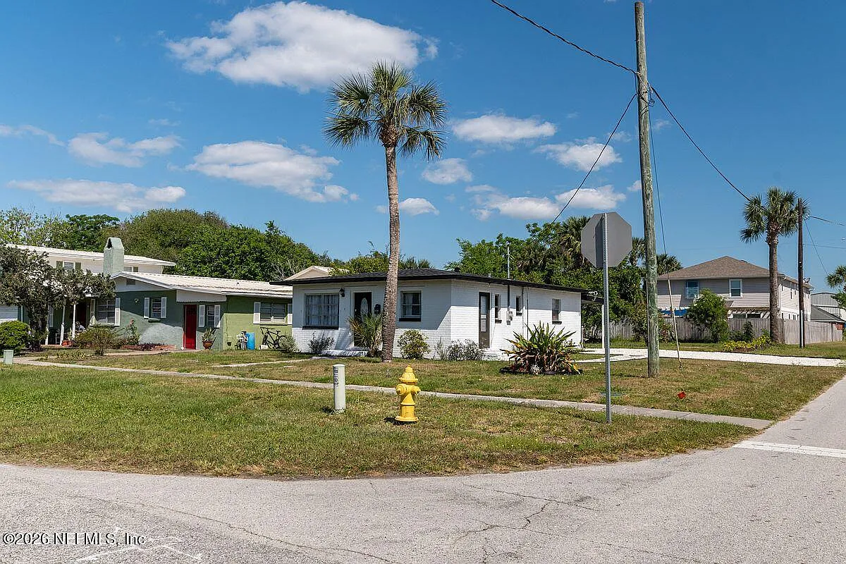 3 bed, 1.0 bath, 925 sqft, $2,500 — Photo 4