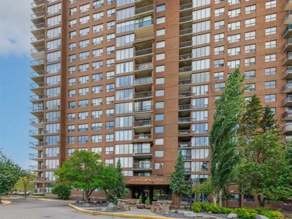 80 NE Point McKay Cres NW #208, Calgary, AB T3B 4W4