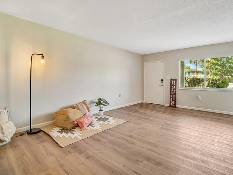 1700 Van Ness St — Photo 2