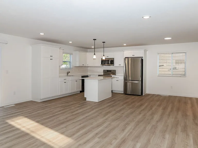 8130 Crestbrook Ct — Photo 24