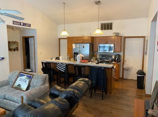 925 Thurston St, Manhattan, KS 66502