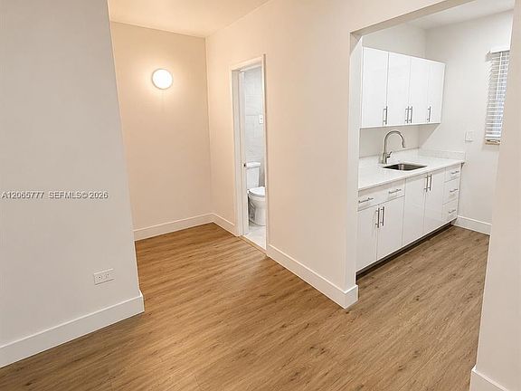 3rd image of 1537 Jefferson Ave #5