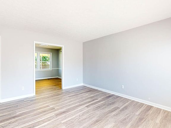 4th image of 111 Queensway Dr