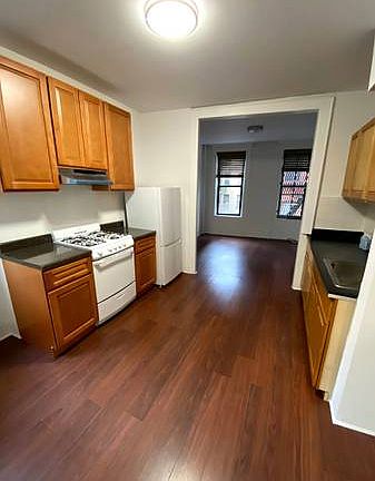 5th image of 174 Mulberry St APT 3