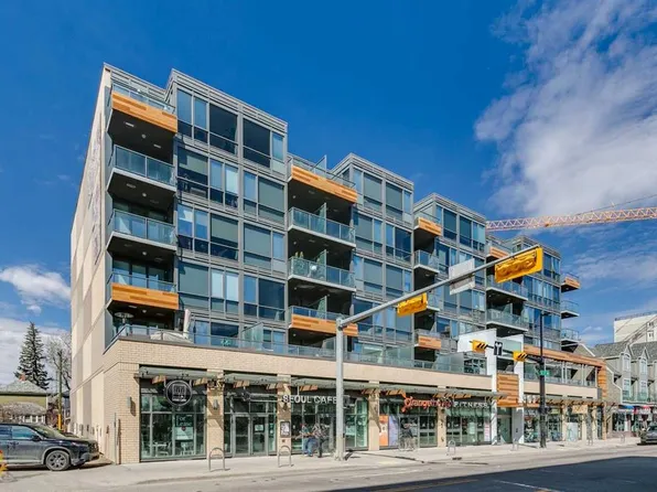 301 E 10th St NW #201, Calgary, AB T2N 1V5