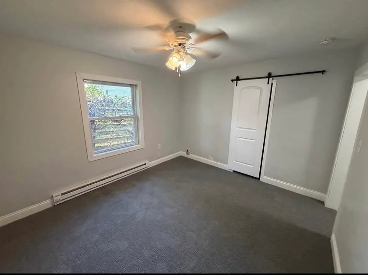 Studio, $925 — Photo 2