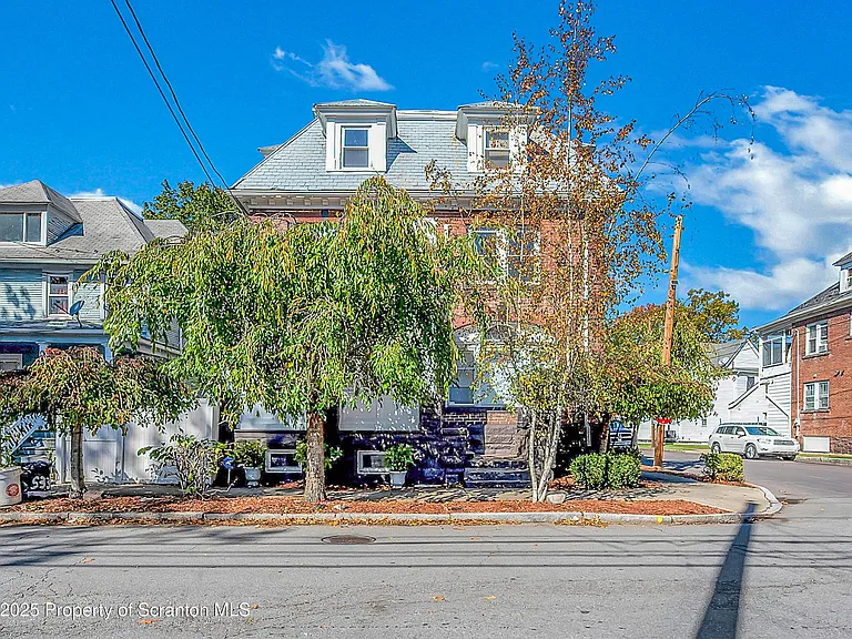 533 S Franklin St — Photo 11