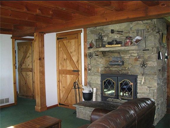 5th image of 32 Longview Ln