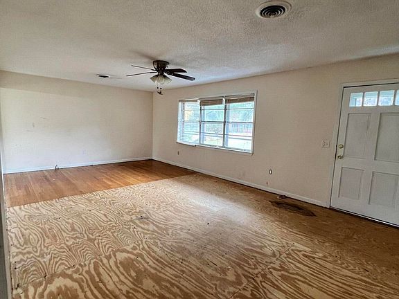 2nd image of 34 Valley Dr