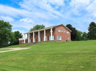 3900 Pine Hill Rd, Sterling, IL 61081