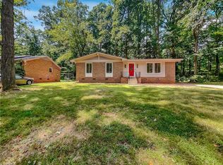 1906 Burgenfield Dr, Greensboro, NC 27407