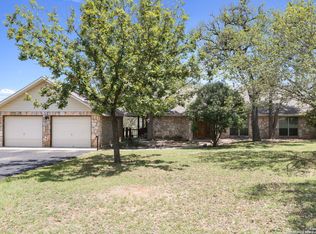 810 Lacey Dr, Bandera, TX 78003