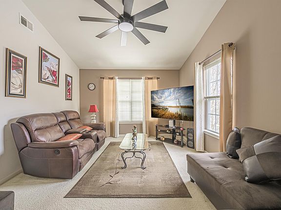 4th image of 44 E Woodland Ave #44