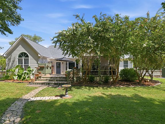 3rd image of 105 Travis Drive