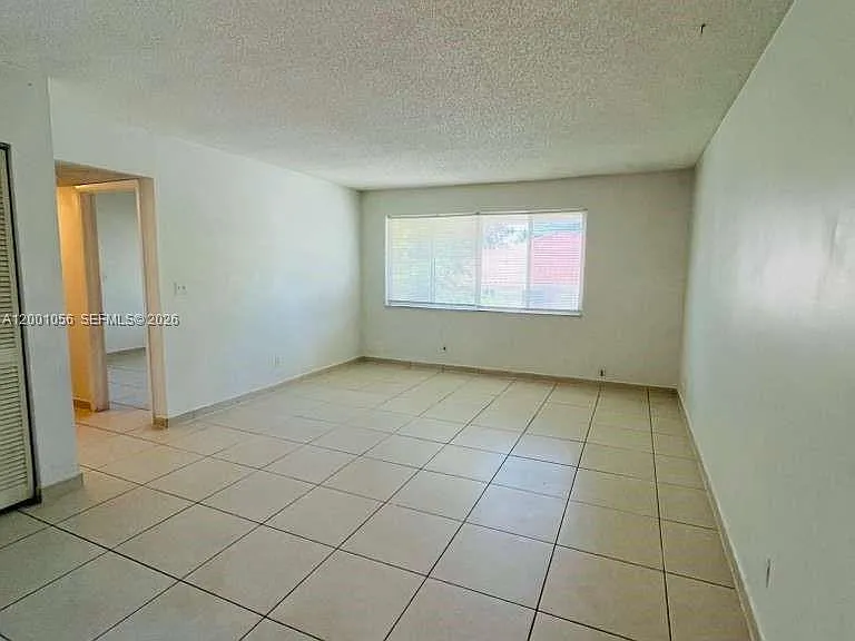 724 NE 4th St #9 — Photo 4