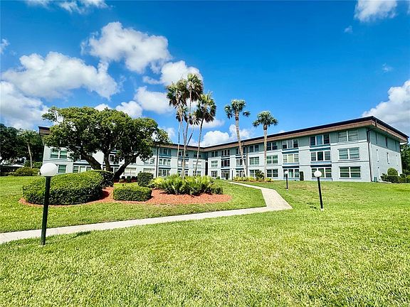 2nd image of 333 LAKE HOWARD DRIVE NW #304B