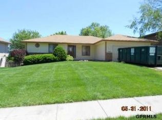 17213 Pine St, Omaha, NE 68130