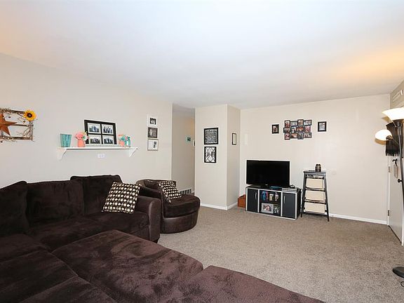 4th image of 19 Robinson Dr