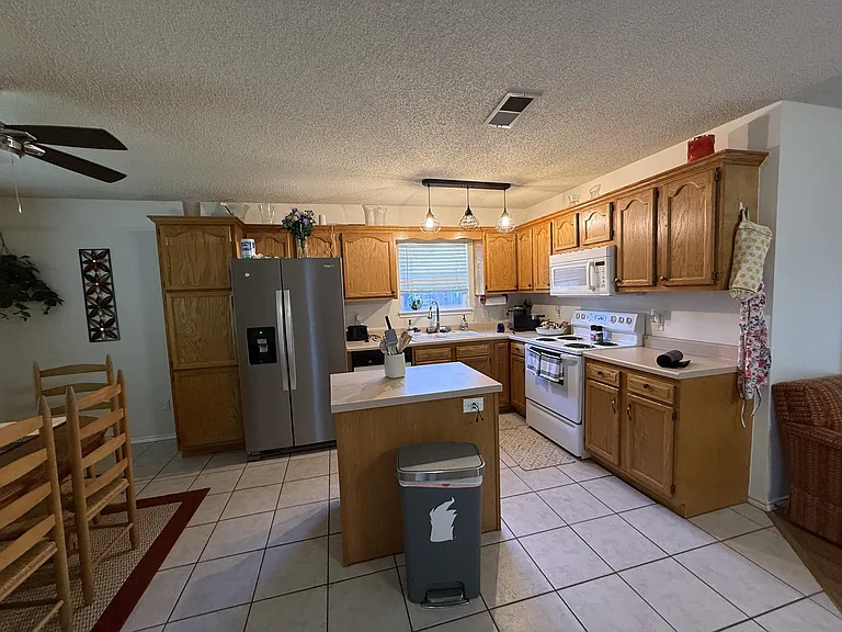 10614 Belton Ave — Photo 4