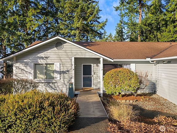 2nd image of 15985 Lindsey Lane NE