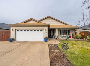 155 Glenwood Dr, Eagle Pt, OR 97524