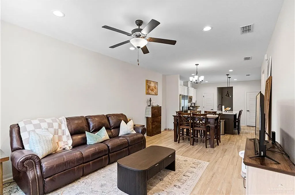 2 bed, 2.0 bath, 1682 sqft, $2,050 — Photo 4