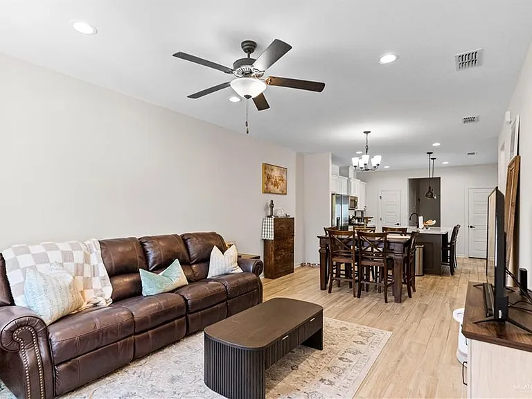 1321 Xavier Ave — Photo 4