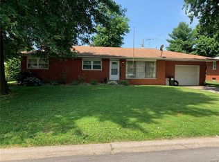 417 Crestview Dr, Wood River, IL 62095