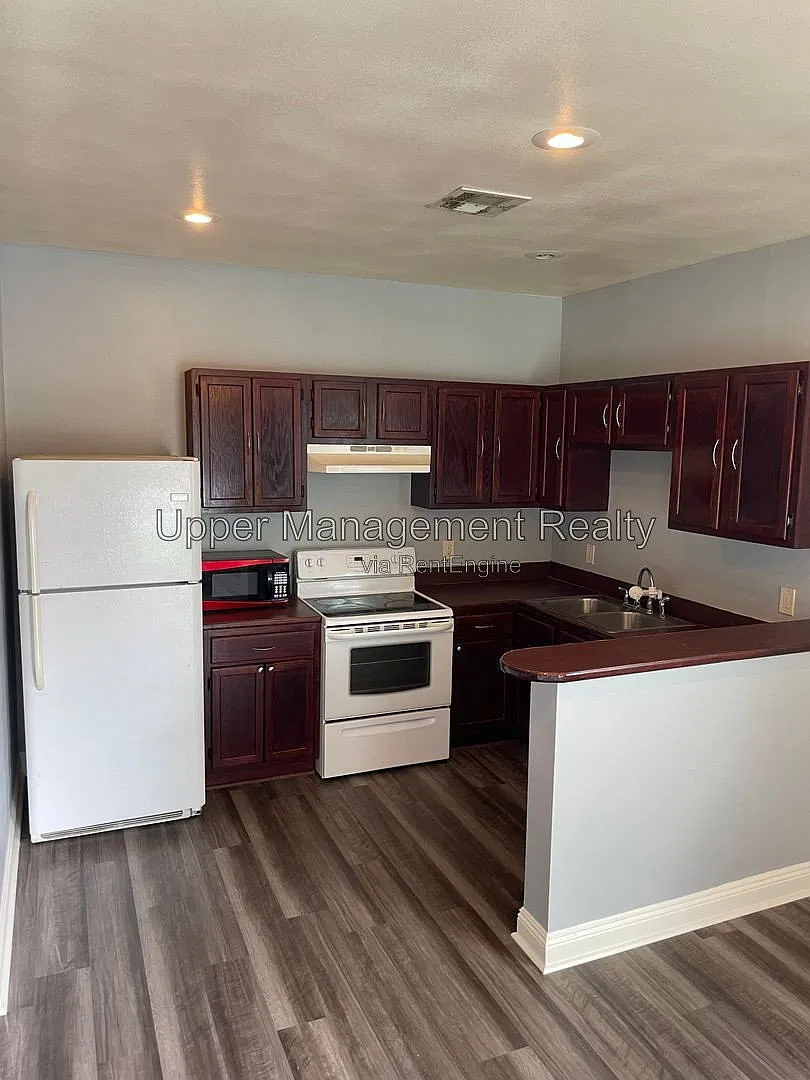 4 bed, 2.0 bath, 1500 sqft, $2,000 — Photo 4