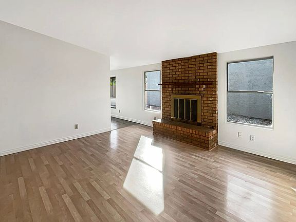 3rd image of 2109 N Villas Ln