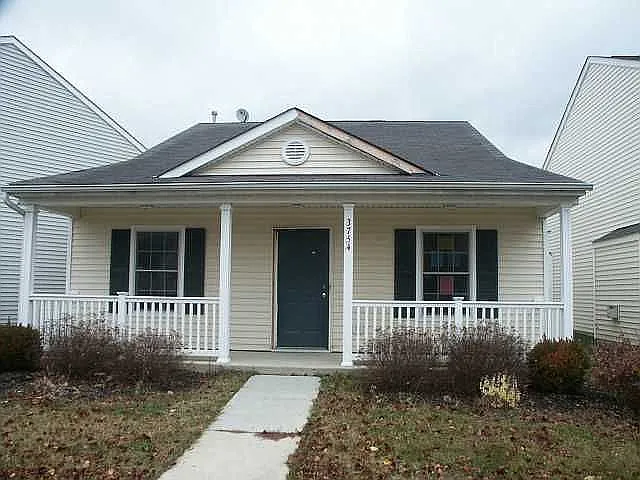 3754 Revolutionary Dr photo 1