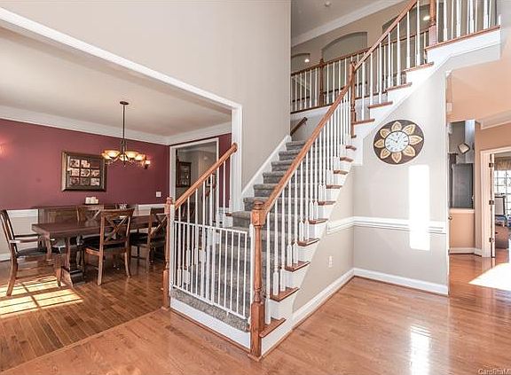 3rd image of 179 Herons Gate Dr