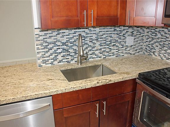 4th image of 212 Lake Pointe Drive #106