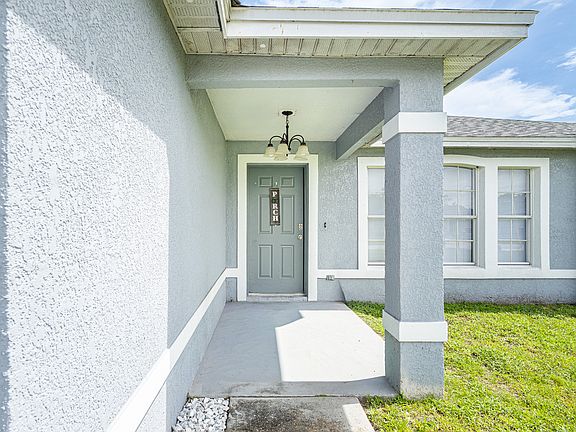 3rd image of 559 Hummingbird Ct