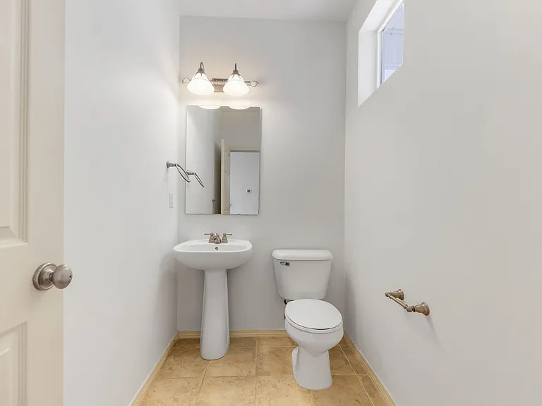 7601 Rushmore Way NE — Photo 5