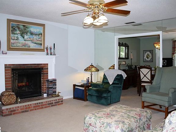 5th image of 200 Woodview Dr
