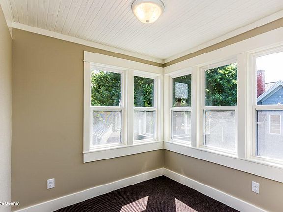 5th image of 601 Giddings Ave SE