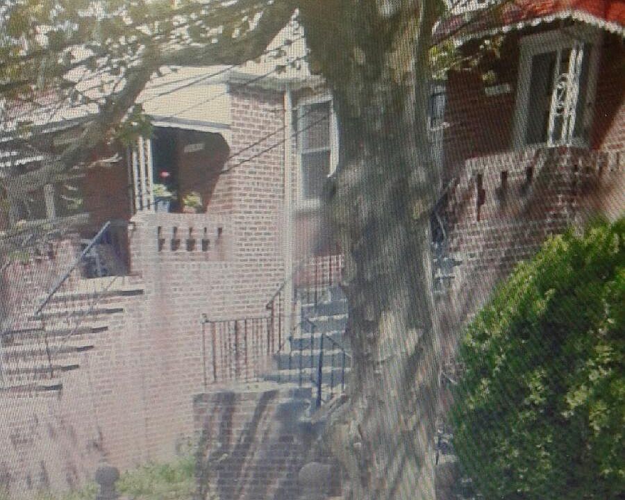 1st image of 1143 E 84th St
