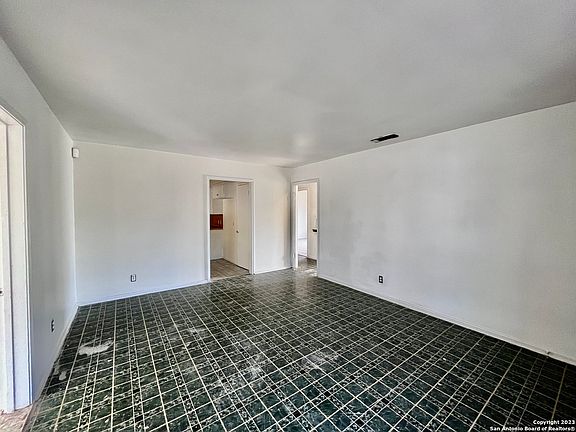 4th image of 2822 TUCKER DR