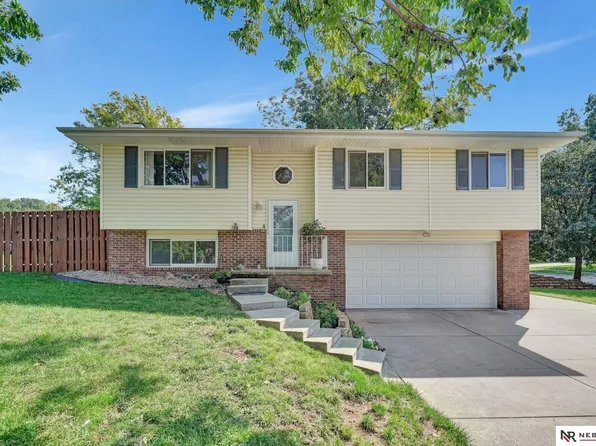 6001 Fleetwood Dr, Lincoln, NE 68516