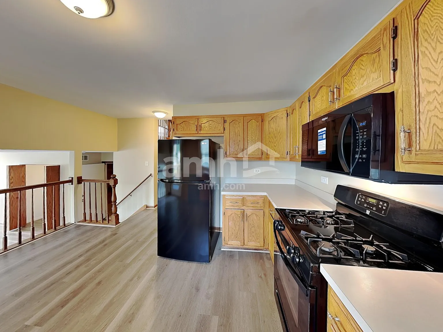 3 bed, 2.5 bath, 2083 sqft, $3,120 — Photo 3