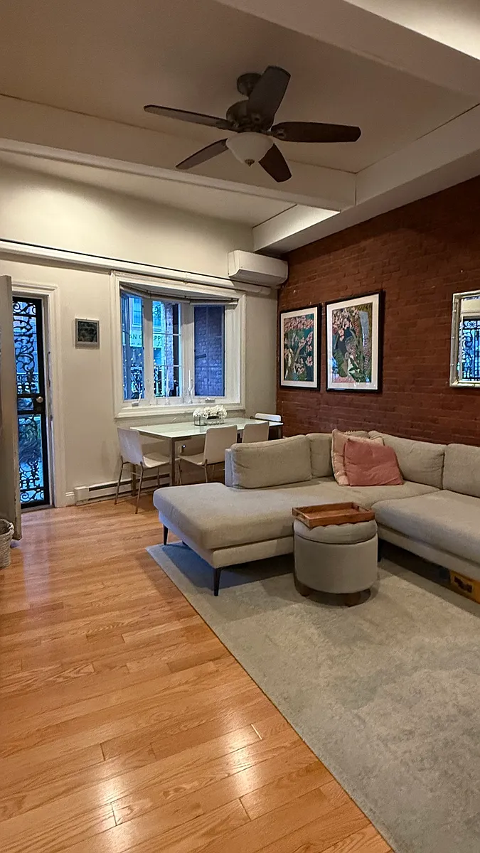 Building Photo - 440 Hanover St #1B