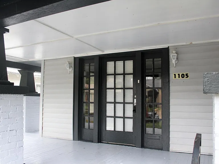 1105 Adams St — Photo 2