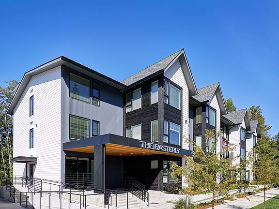 5th image of 909 Eastside St SE #302