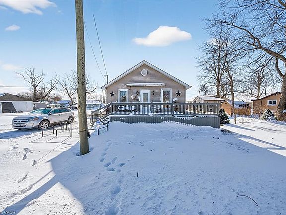 3rd image of 1040 Lakeshore Rd