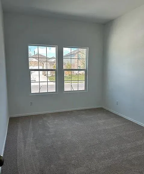 607 Water Way Ave — Photo 3