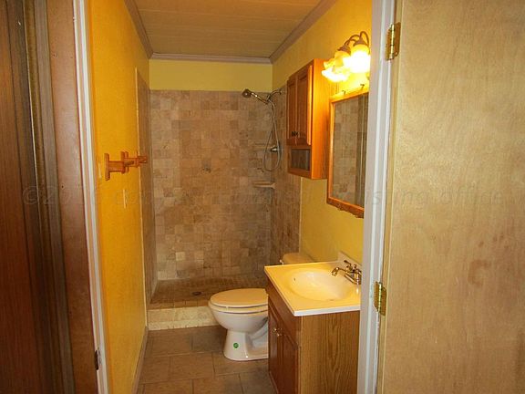 4th image of 620 Red Deer St