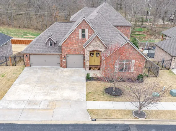 109 NW Highland Rd, Bentonville, AR 72712